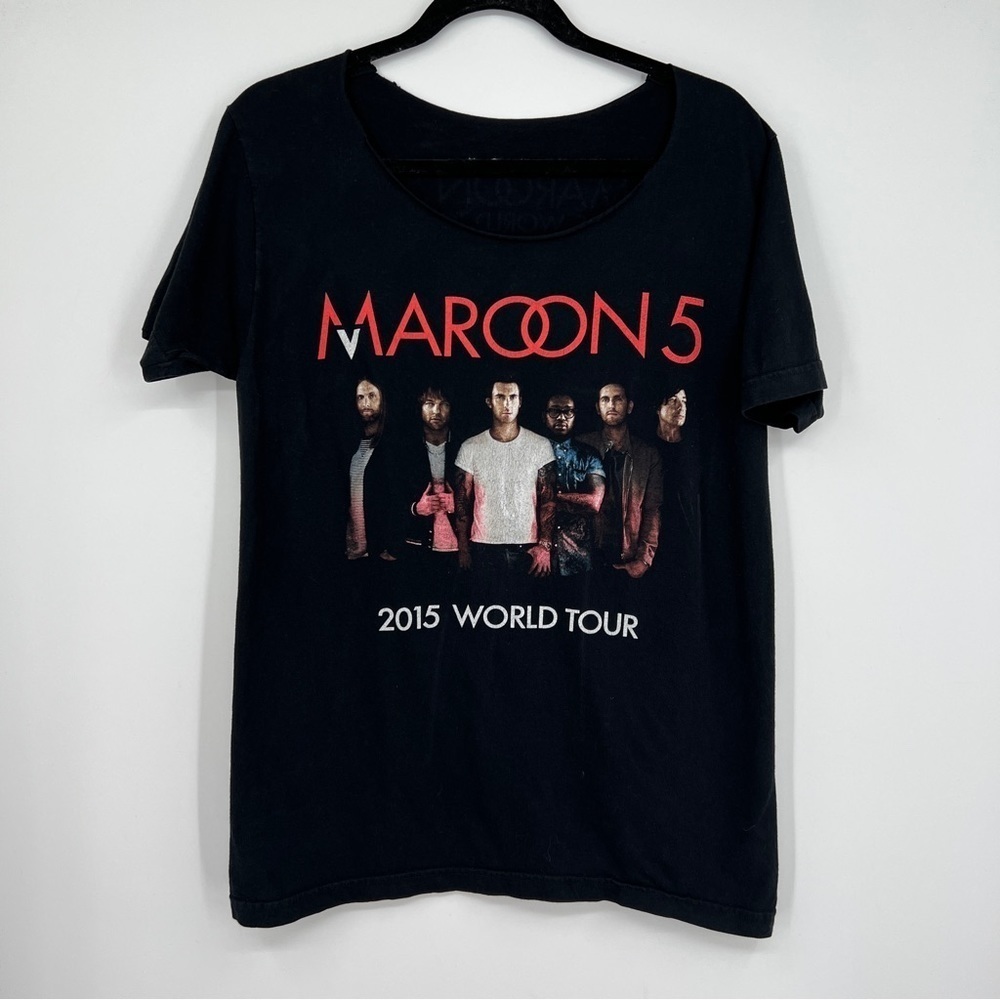 Maroon 5 black red roundneck graphic short sleeves 2015 world tour band t-shirt.